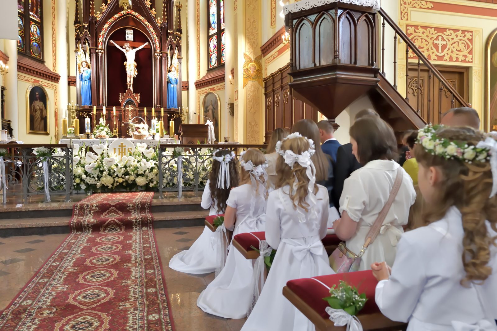 Świeca, medalik i różaniec – jaka jest ich symbolika podczas pierwszej Komunii świętej? 