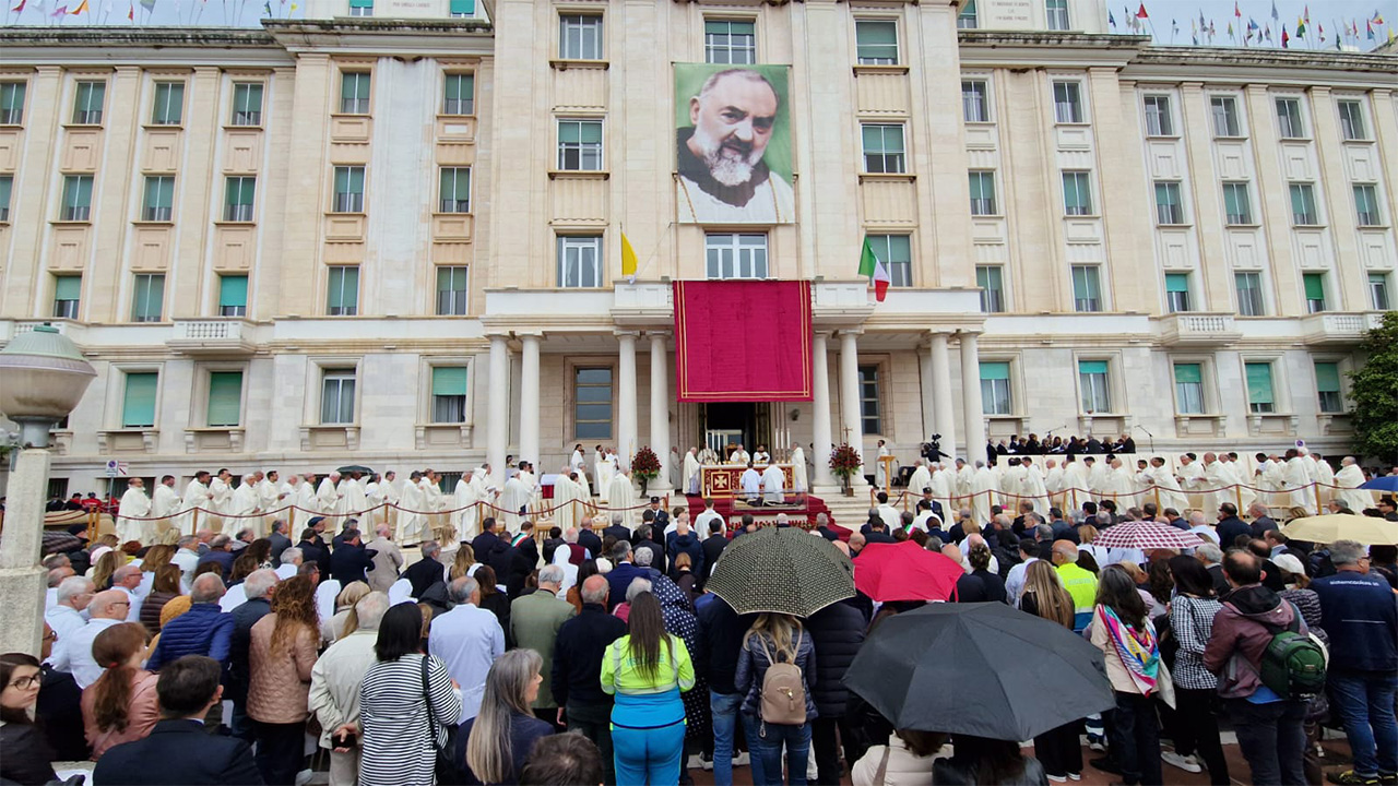 Kard. Parolin: szpital Ojca Pio znakiem miłości rodzącej się z cierpienia [+GALERIA]