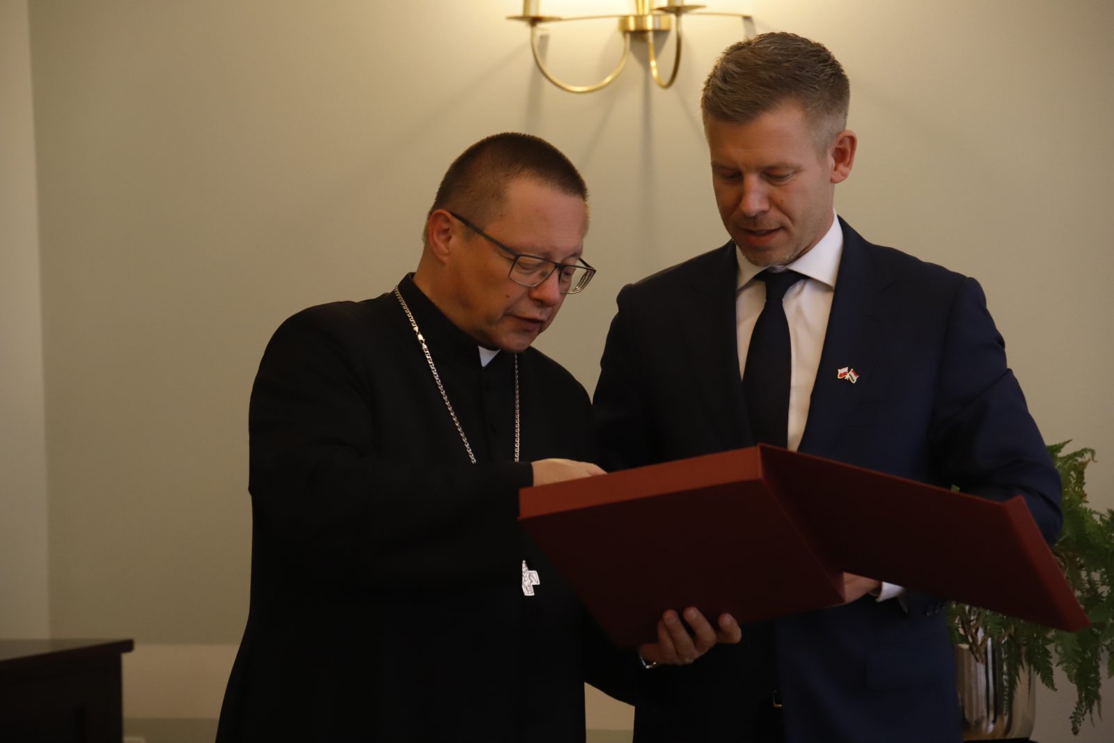 Kard. Grzegorz Ryś spotkał się na Wawelu z premierem Węgier [+GALERIA]