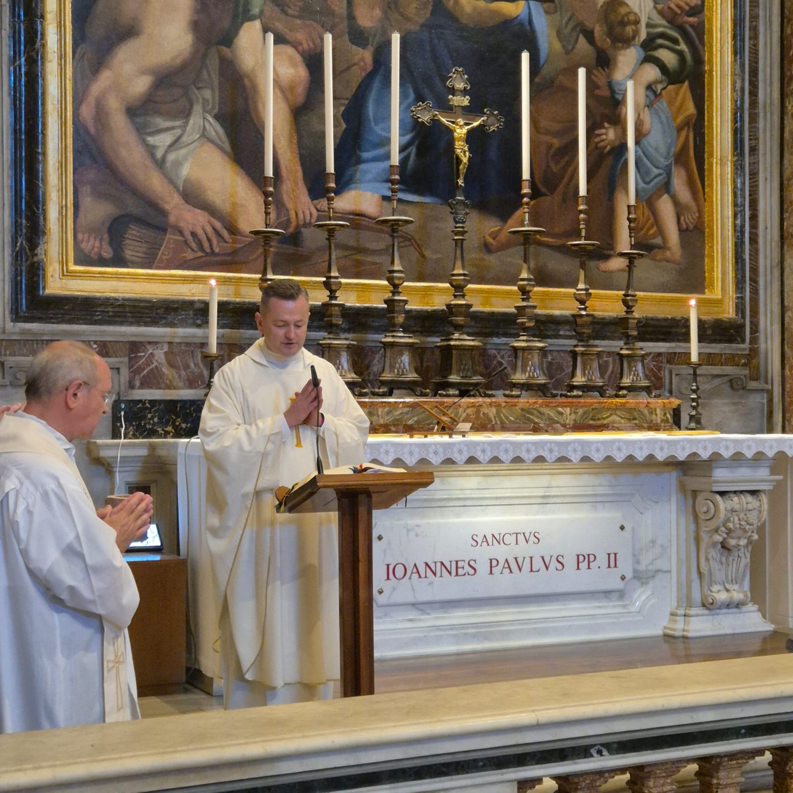 Ks. Grzegorz Zieliński przy grobie Jana Pawła II: Eucharystia sprawia, iż jesteśmy we wspólnocie