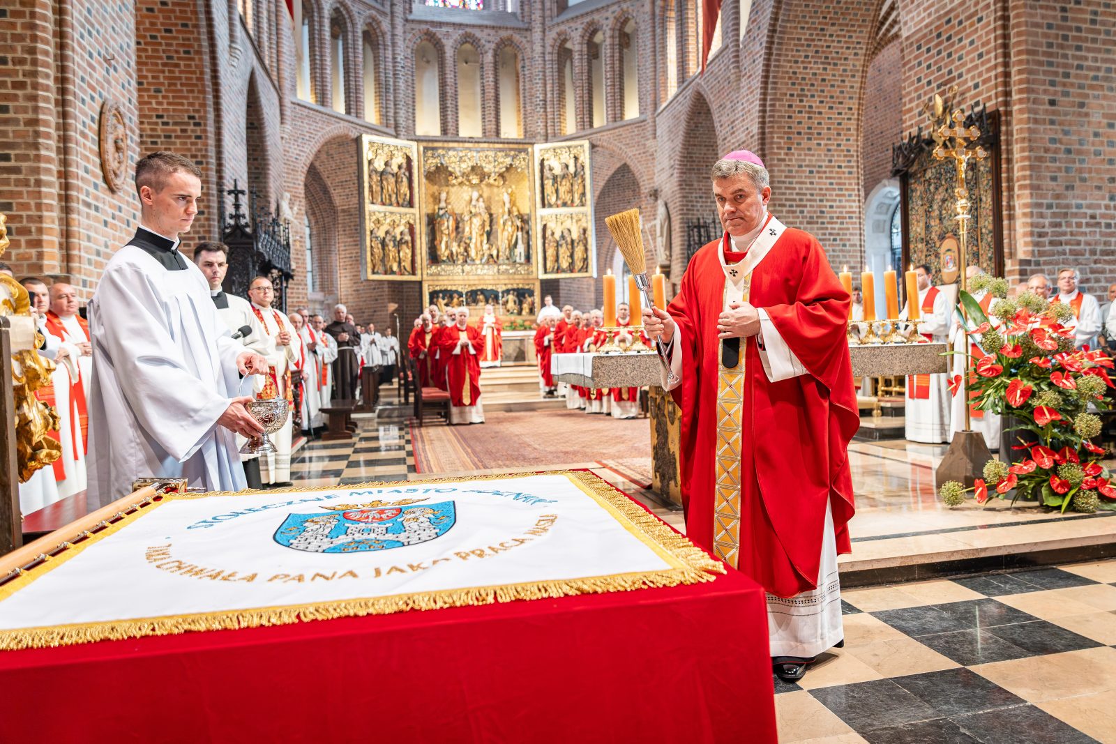 Abp Śmigiel: patronowie Poznania przypominają, iż fundamentem życia społecznego jest prawda o człowieku i o Bogu