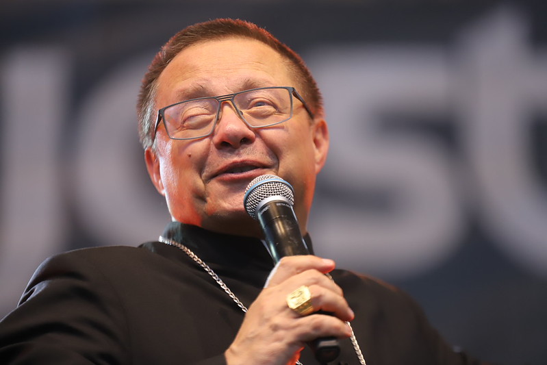 Kard. Grzegorz Ryś podczas uwielbienia „Jestem”: Eucharystia uzdalnia nas do miłości