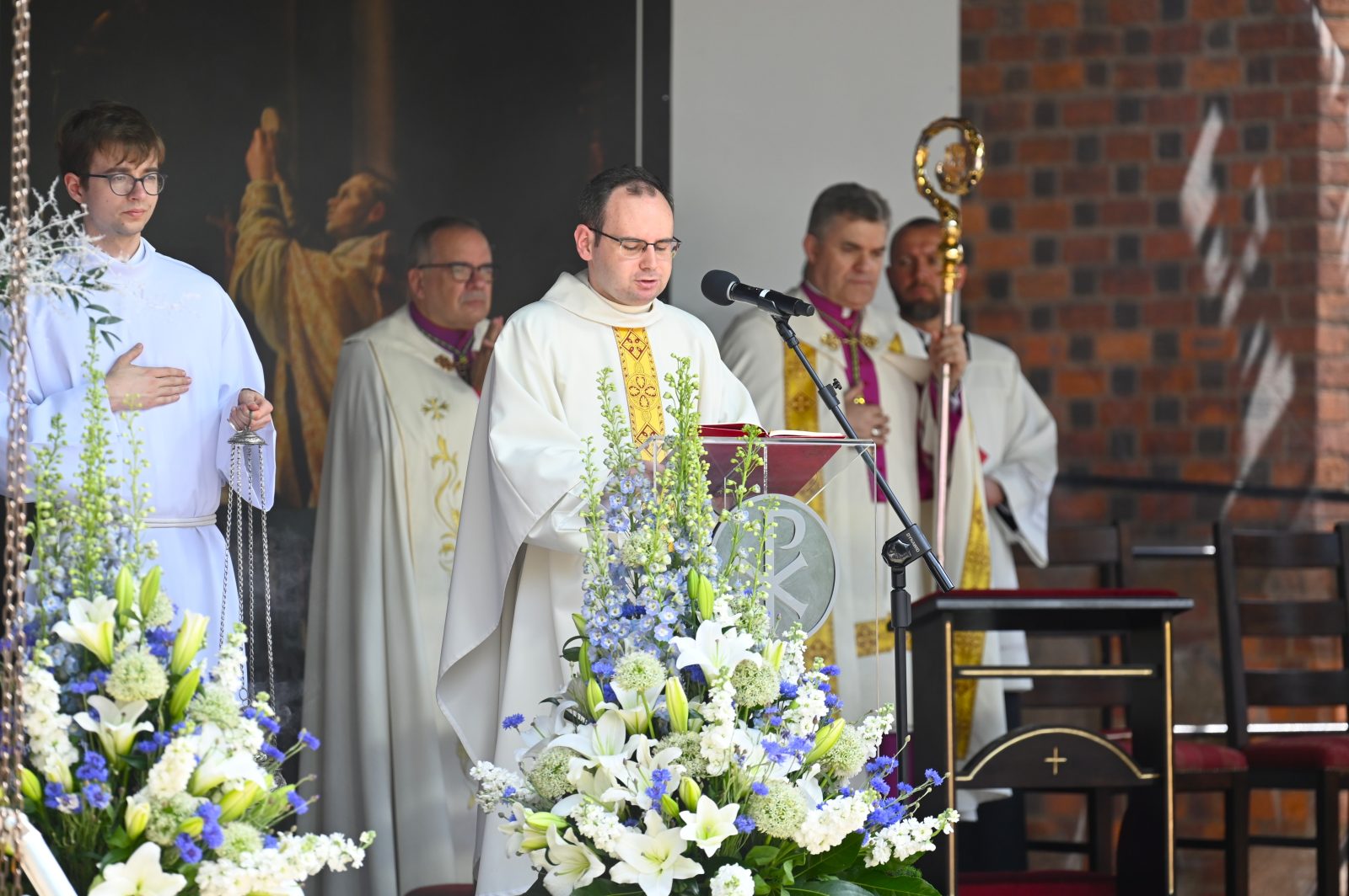 Boże Ciało ulicami Poznania. „Eucharystia nie należy do nas i to nie my jesteśmy jej centrum” [FOTOREPORTAŻ]