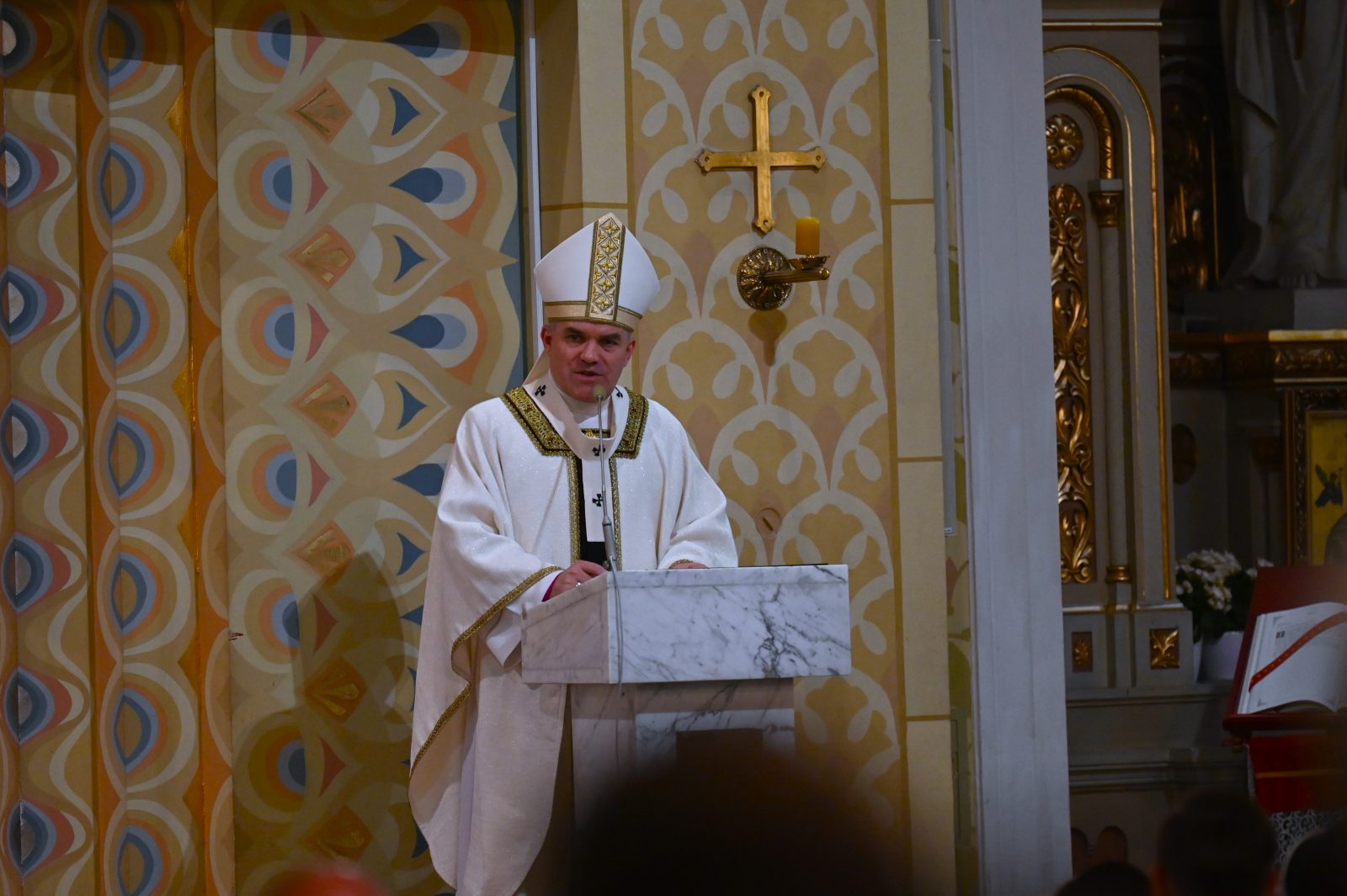 Ulicami Poznania przeszła tradycyjna procesja ku czci Serca Jezusa [+GALERIA]