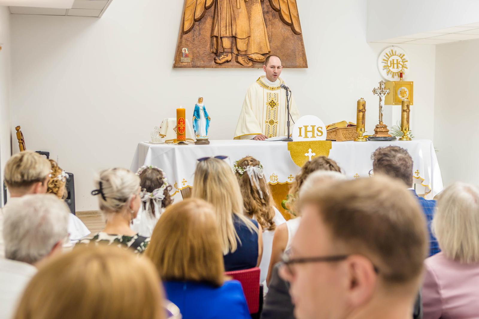 „Wzrokiem serca zobaczyli Jezusa” – Pierwsza Komunia Święta niewidomych i słabowidzących w Bydgoszczy