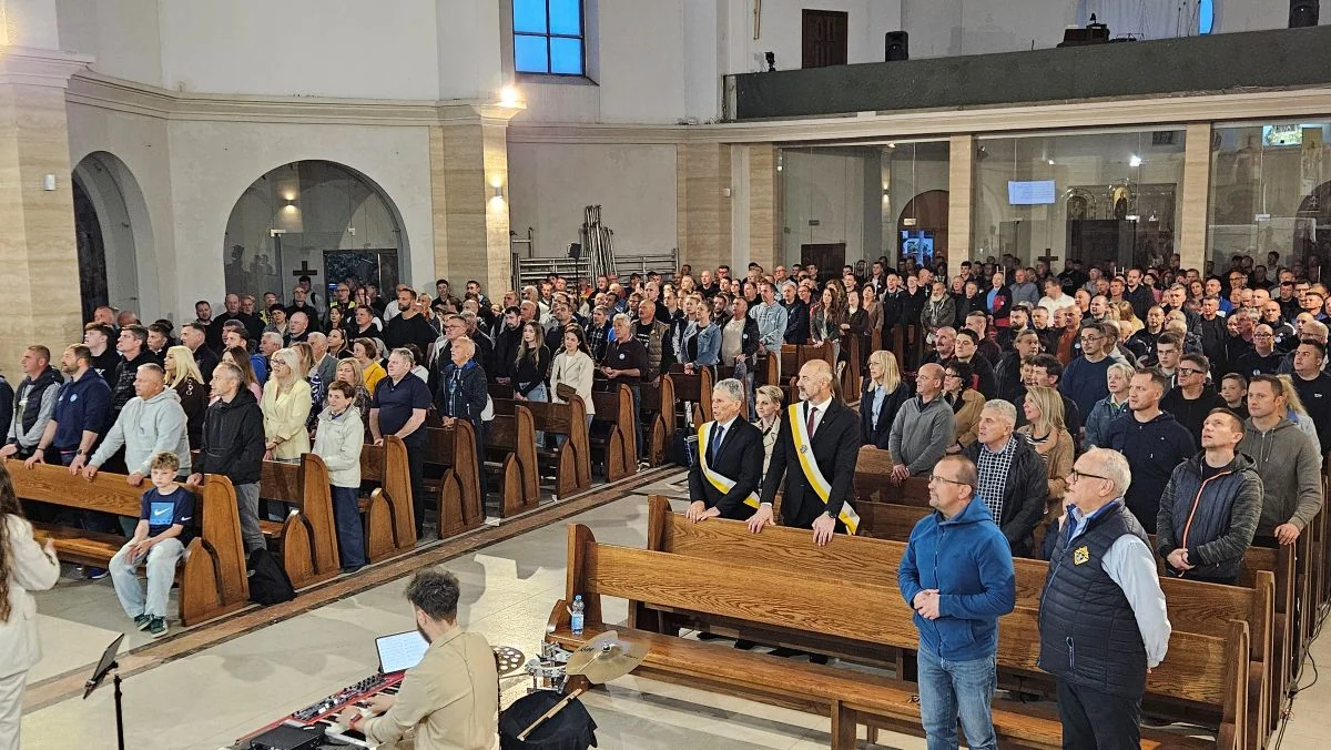 Nocna Pielgrzymka Mężczyzn do Sanktuarium Matki Bożej Pocieszenia w Starej Błotnicy