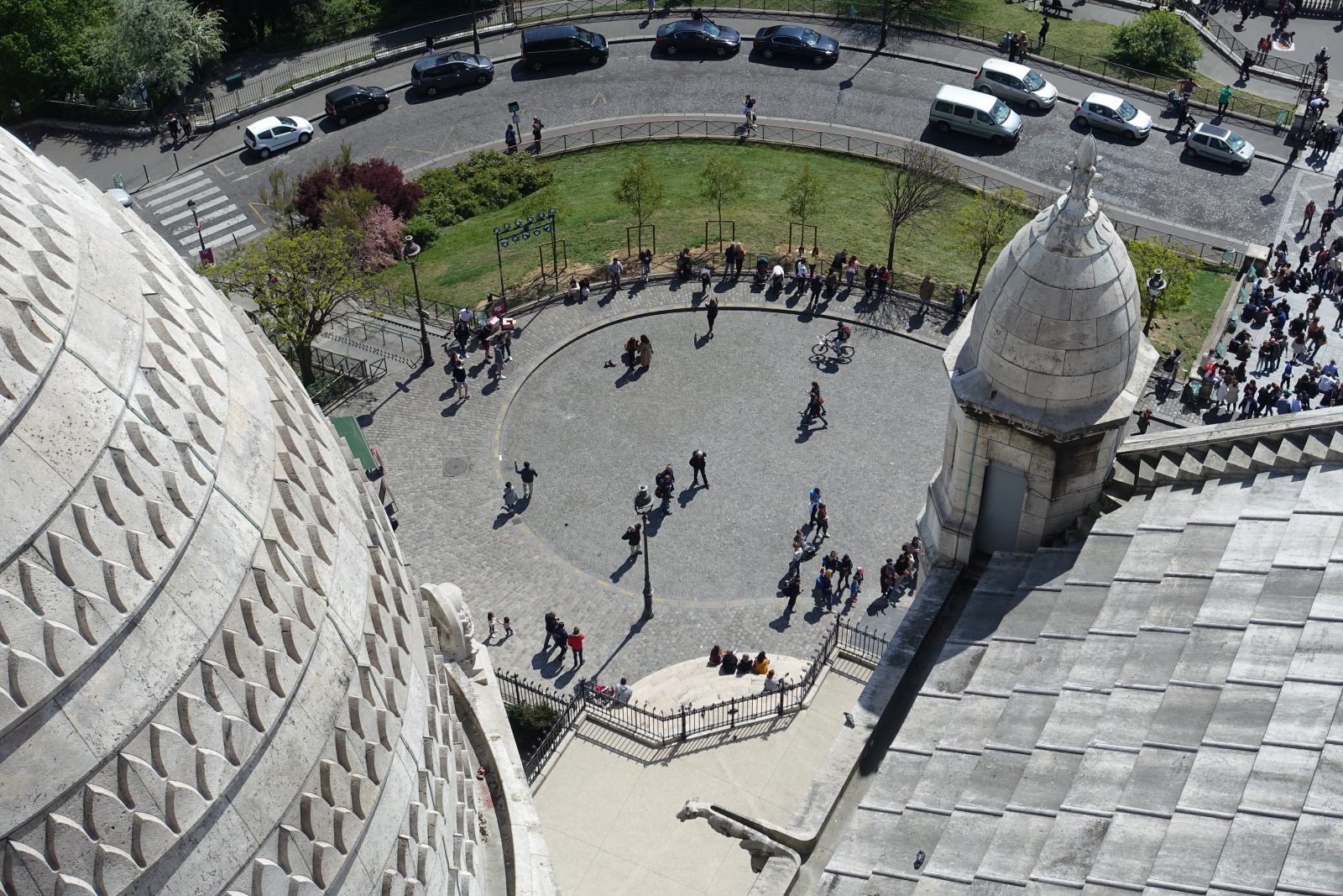 Biało-czerwona bazylika Sacré-Cœur w Paryżu. Polacy pielgrzymowali na Montmartre