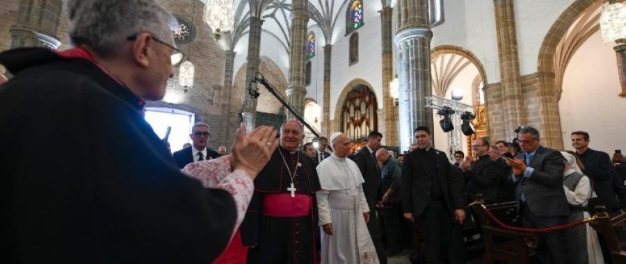 Papież w Las Palmas: krzyż jest jak okręt