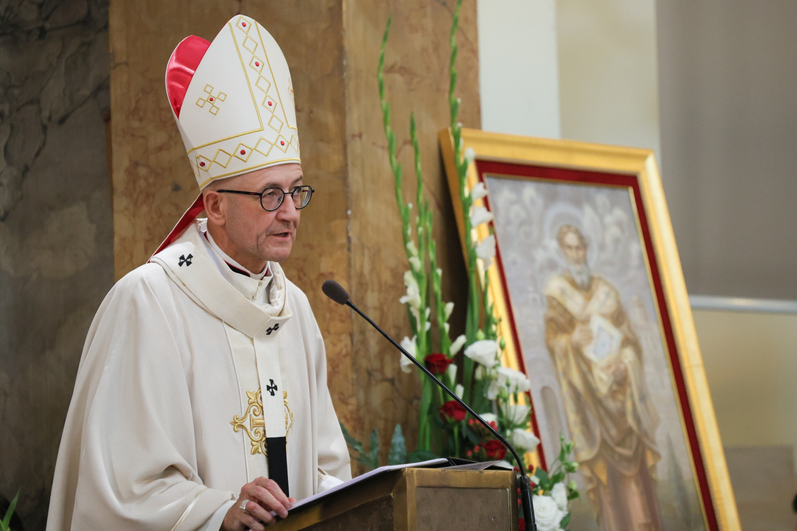 Abp Galbas na 200 lat kościoła św. Aleksandra: nie można się zadowalać tym, iż świątynie jeszcze nie są puste