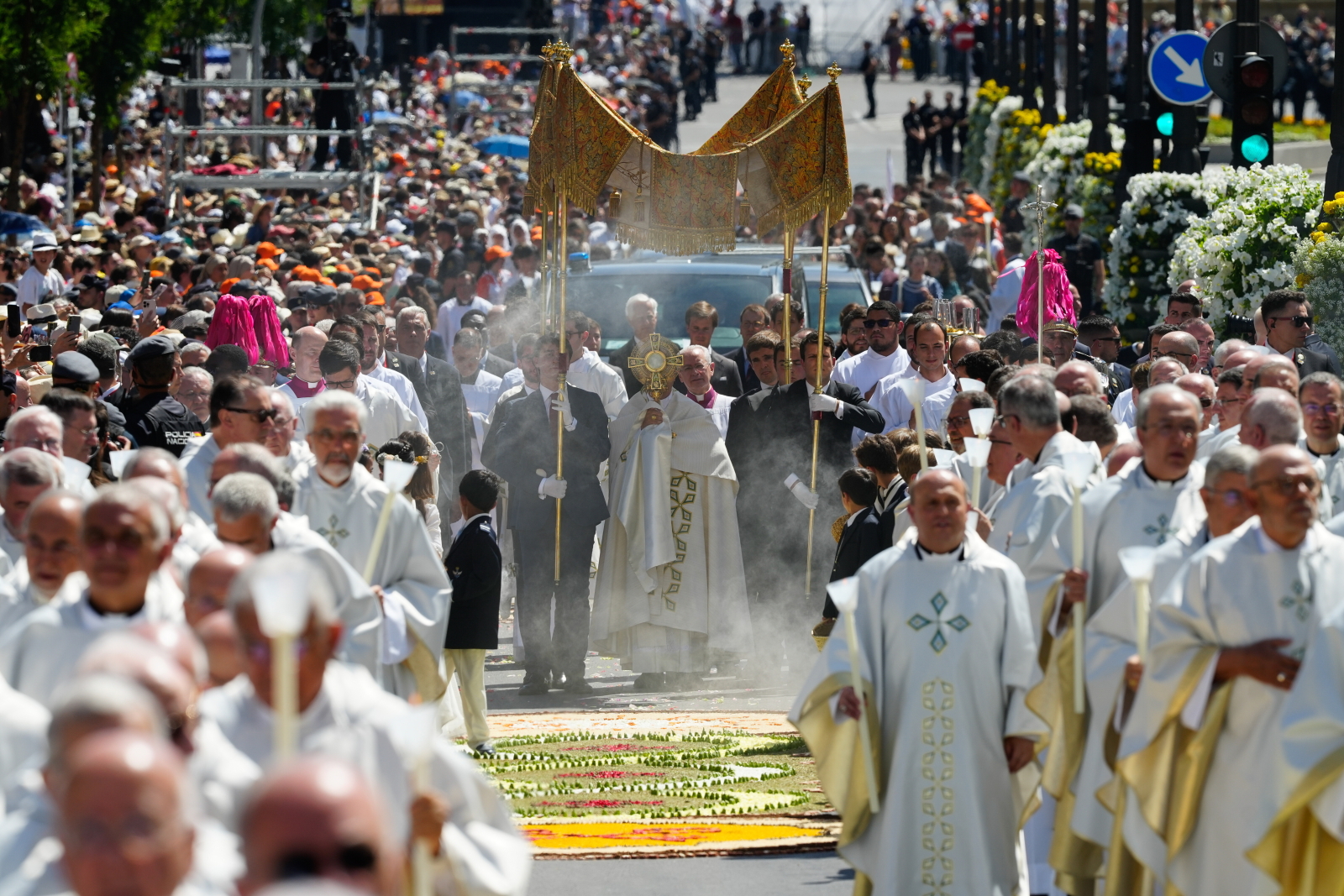 Pastorał w stylu Gaudiego dla papieża Leona XIV