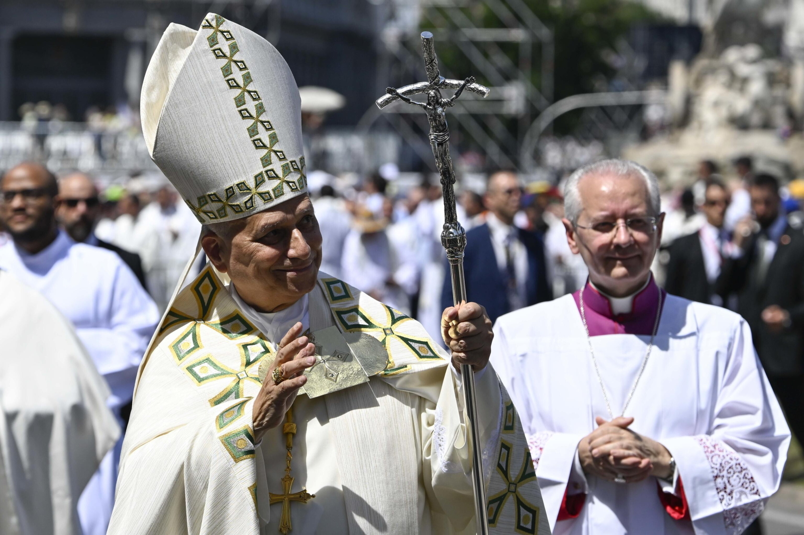 Przez Madryt przeszła uroczysta procesja, przewodniczył jej Leon XIV [GALERIA]