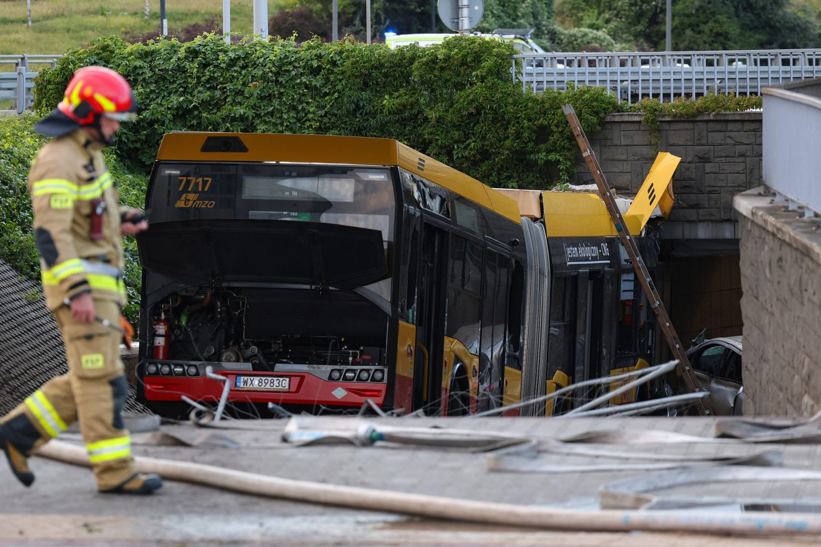 Warszawa: trzy osoby poszkodowane w wypadku z udziałem autobusu [+GALERIA]