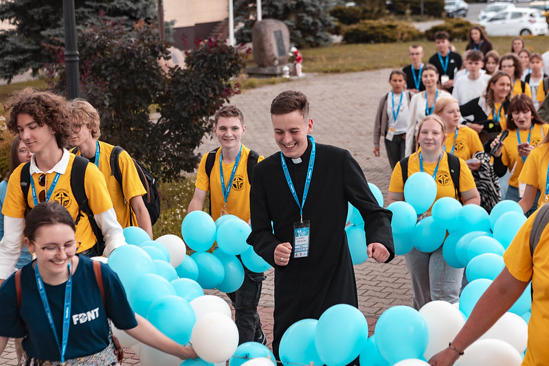 Bp Suchodolski do stypendystów: każdy ma stać się kimś, kogo świat jeszcze nie widział