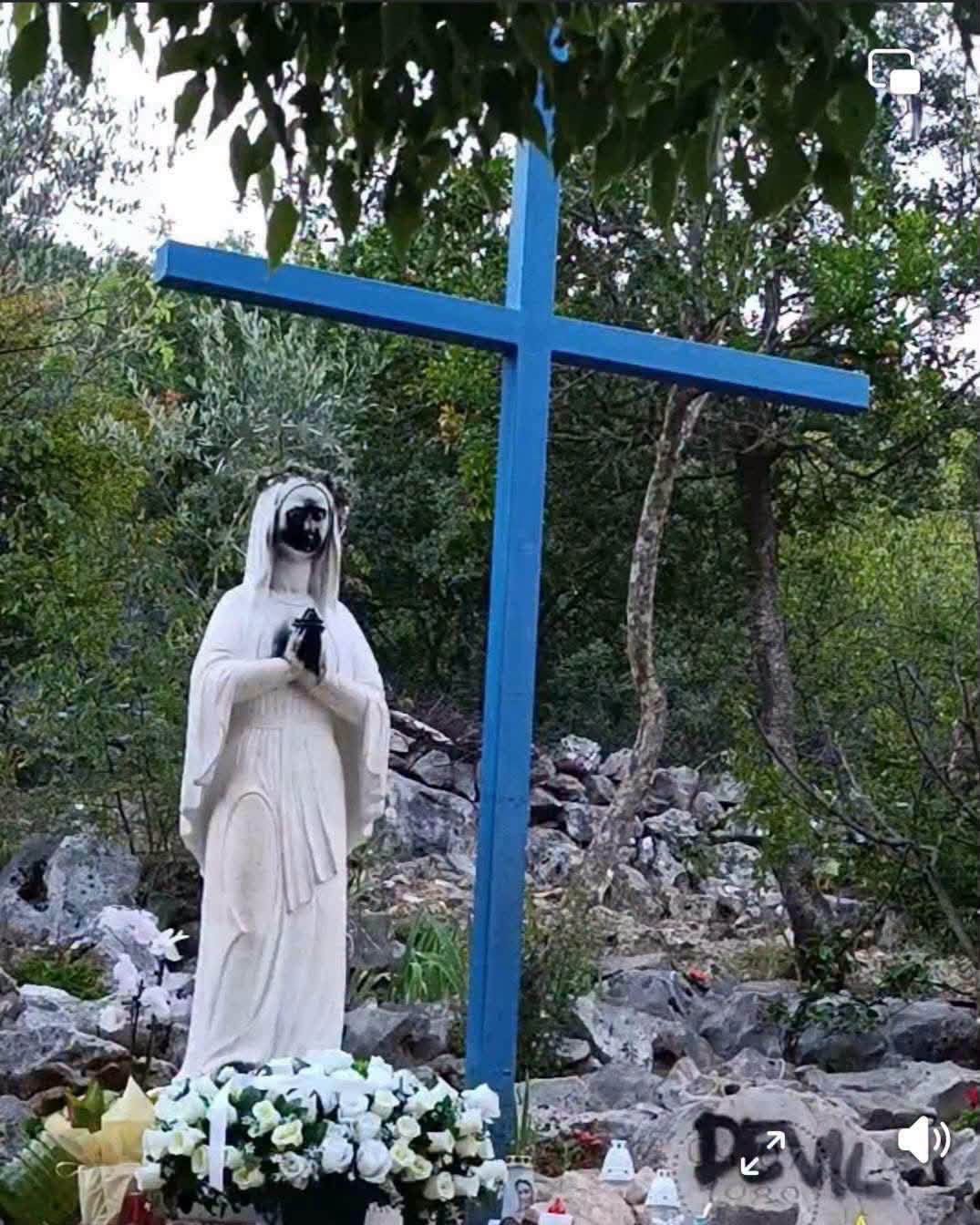 Skandal w Medziugorie: sprofanowano figury Matki Bożej i podpalono ołtarz