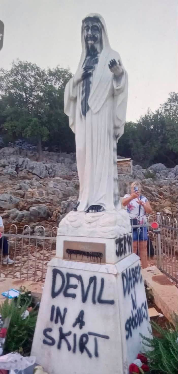 Sprofanowano symbole religijne w Medjugorje. Zostawiono m.in. napisy w języku polskim