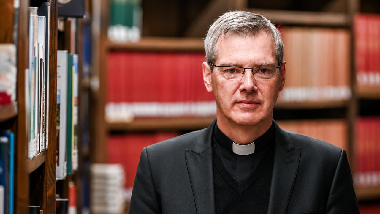 Przewodniczący episkopatu Niemiec wzywa do dialogu i empatii