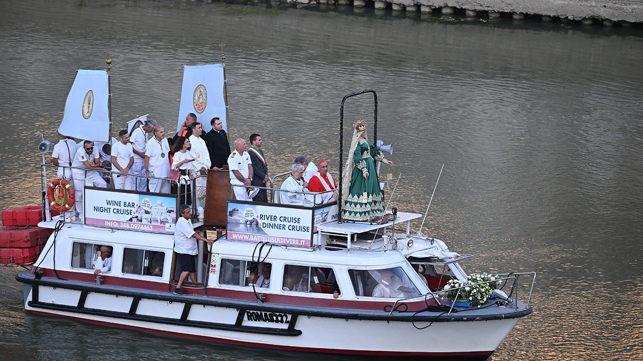 Latem Matka Boża „wypływa” na Tyber. Niezwykła tradycja rzymskiego Zatybrza