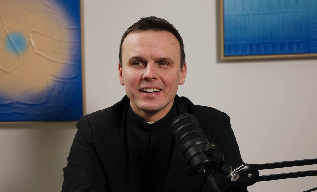 Ksiądz szuka pracy. Chce zebrać pieniądze na atrakcje dla młodzieży