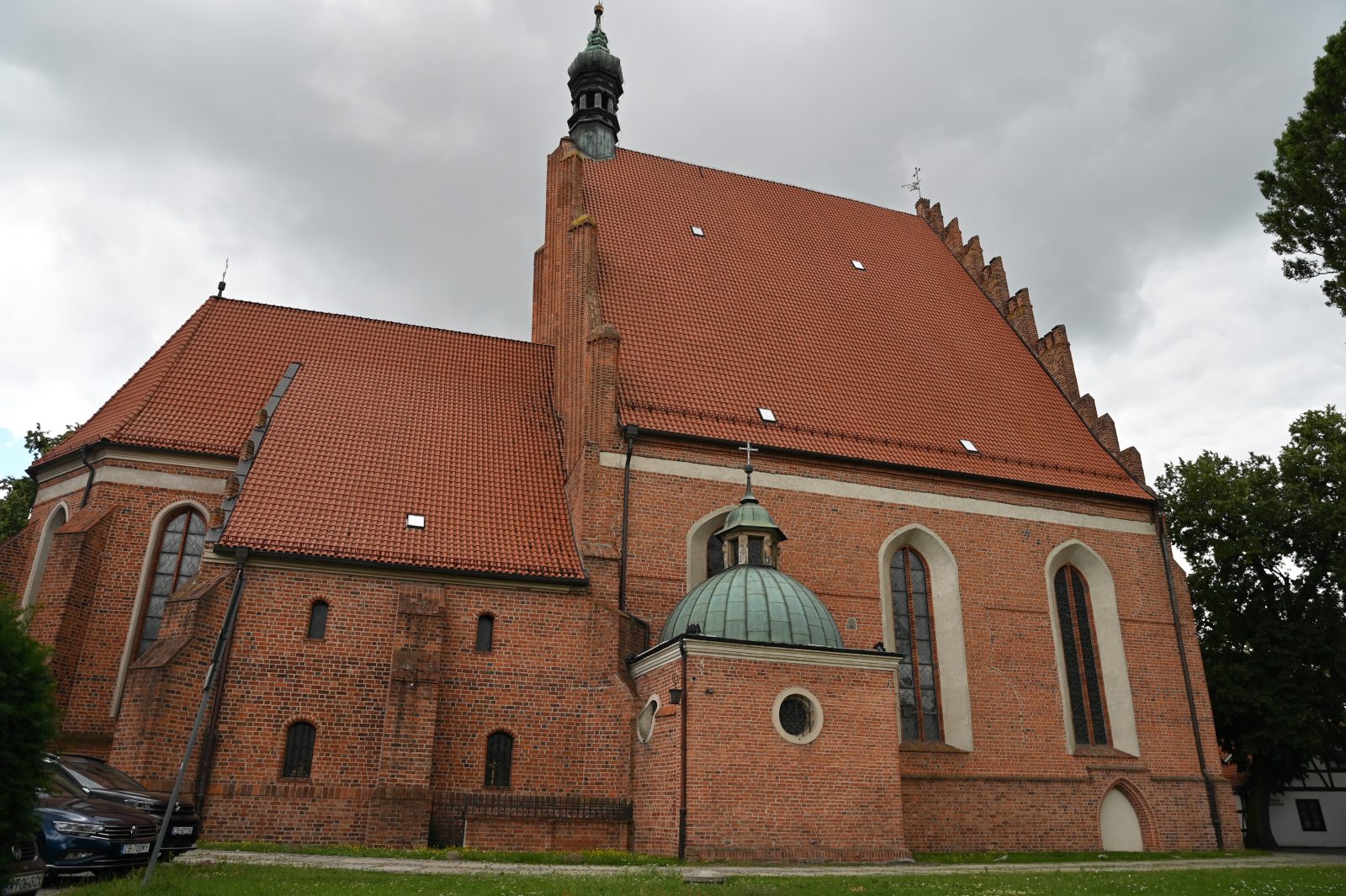 Matka Boża Pięknej Miłości – obraz nieznanego autora i świątynia pełna skarbów