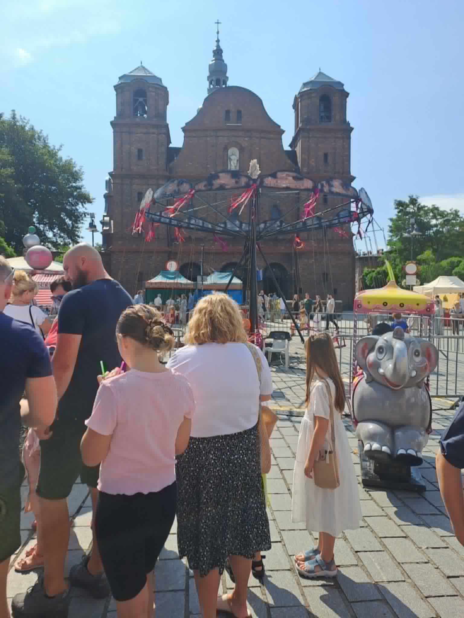 Kościół to dar, dlatego każdy odpust parafialny to święto dziękczynienia. Tak też było „u babci Anny̶ …