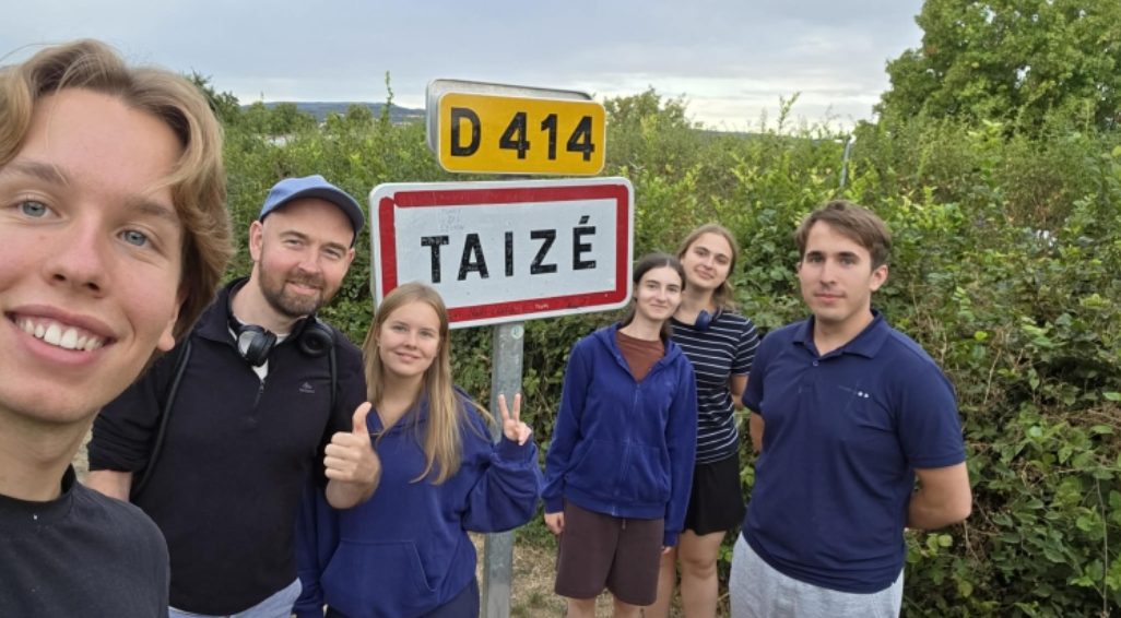 Młodzi z archidiecezji łódzkiej w Taizé. Przygotowują się do Europejskiego Spotkania Młodych