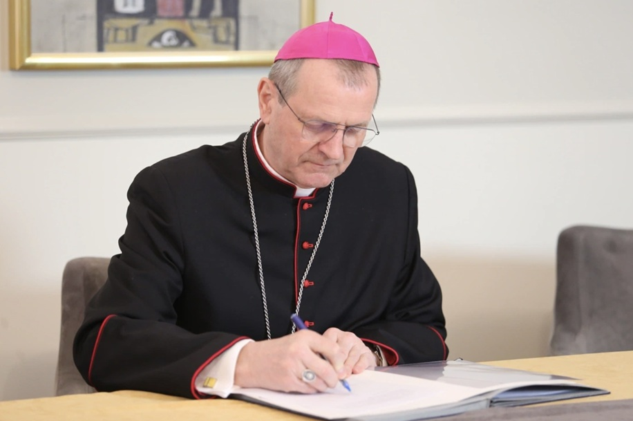 Przewodniczący KEP: niech pamięć o wojnie będzie dla nas wezwaniem do budowania pokoju