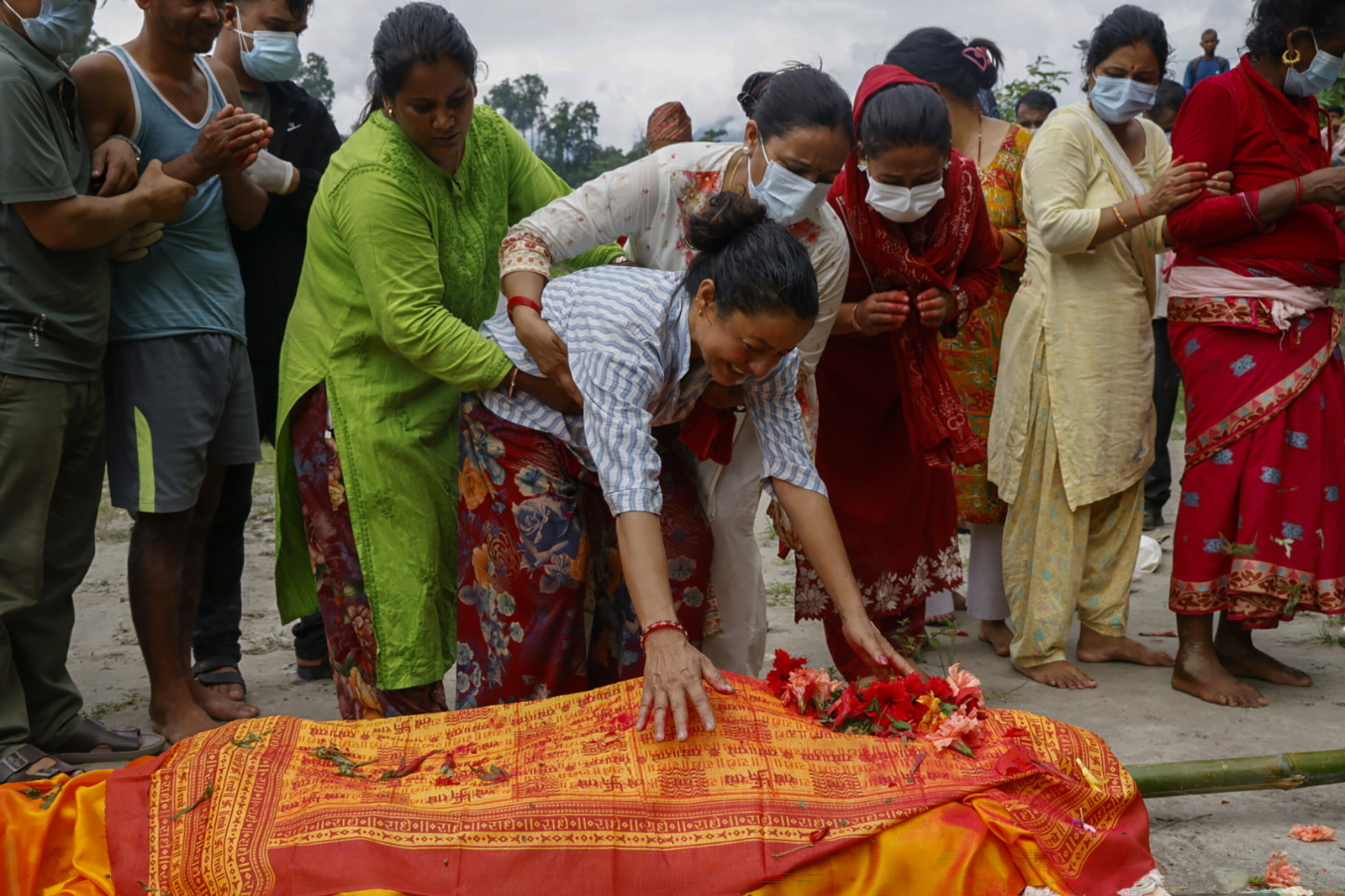 Nepal: już 903 ofiary śmiertelne powodzi błyskawicznej. Gwałtowny wzrost liczby zaginionych [+GALERIA]