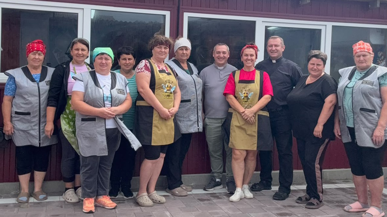 Ukraina: papieskie wsparcie dla kuchni solidarnościowej w Bereściu
