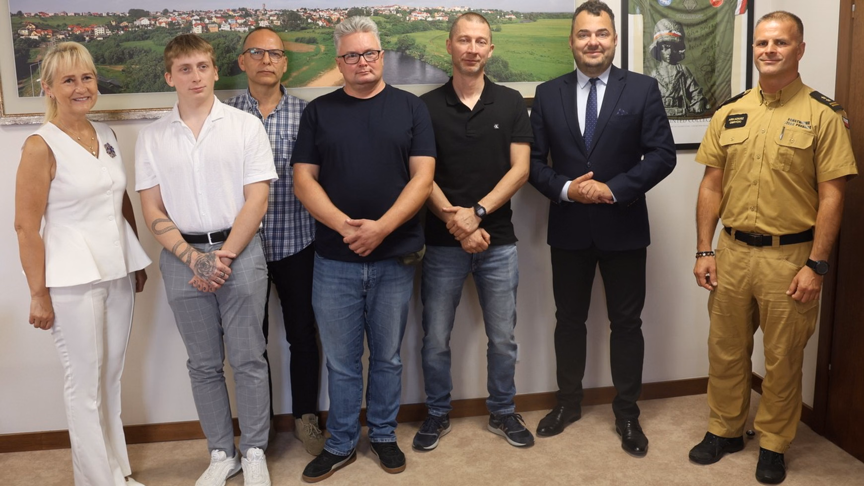 Rozciągnęli koc i uratowali spadające dziecko [+WIDEO]