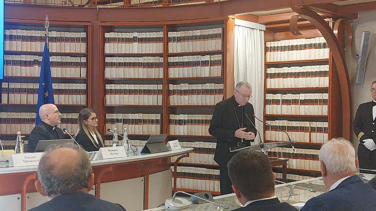 Kard. Pietro Parolin: pilnie trzeba uregulować kwestię AI