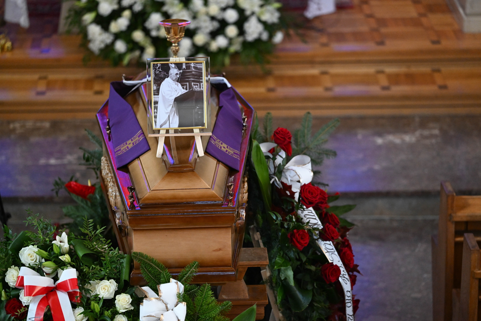 Ostatnie pożegnanie zamordowanego w Jarosławiu ks. Stanisława Zbojnowicza [+GALERIA]