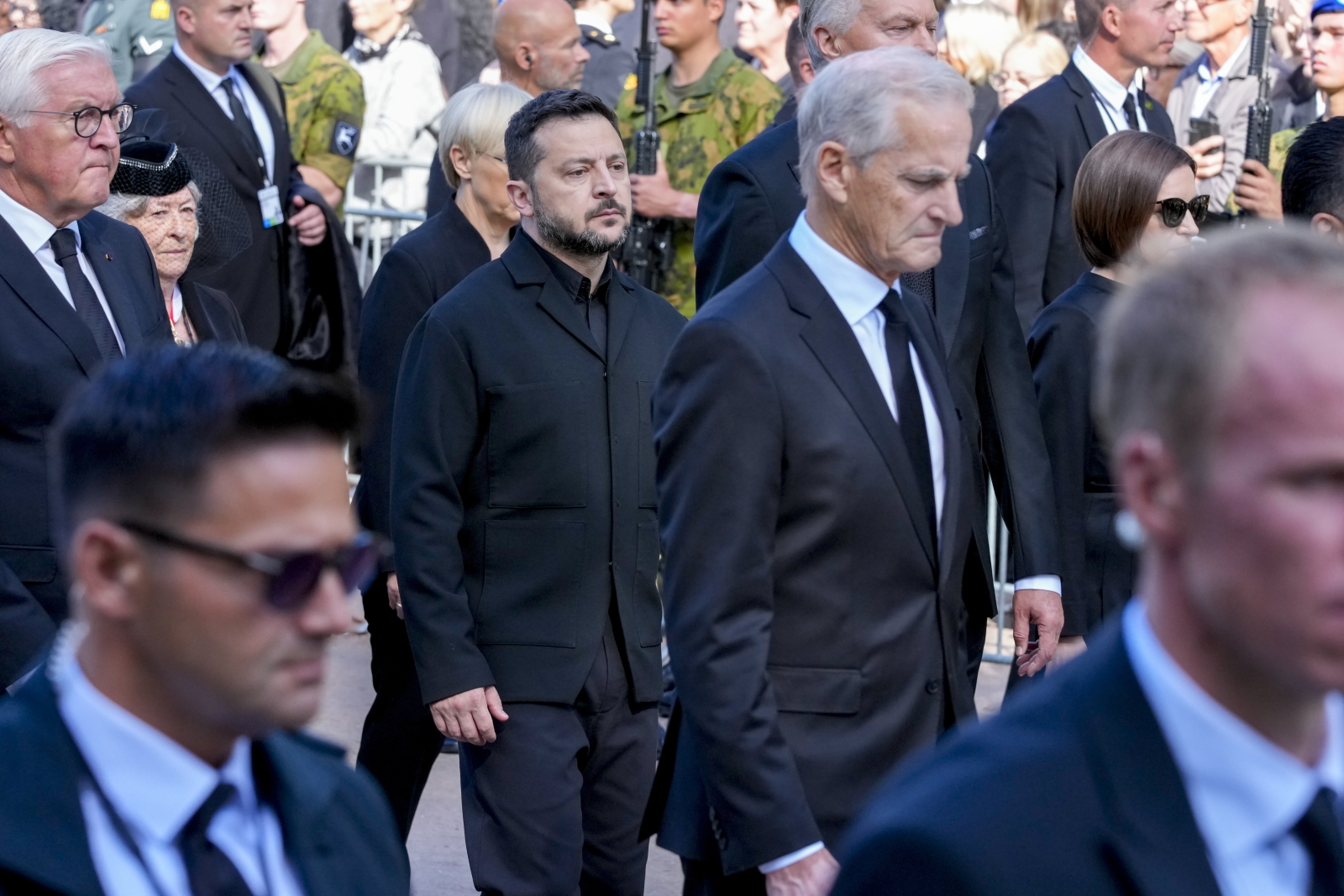 Samolot Zełenskiego niemal trafiony przez drona