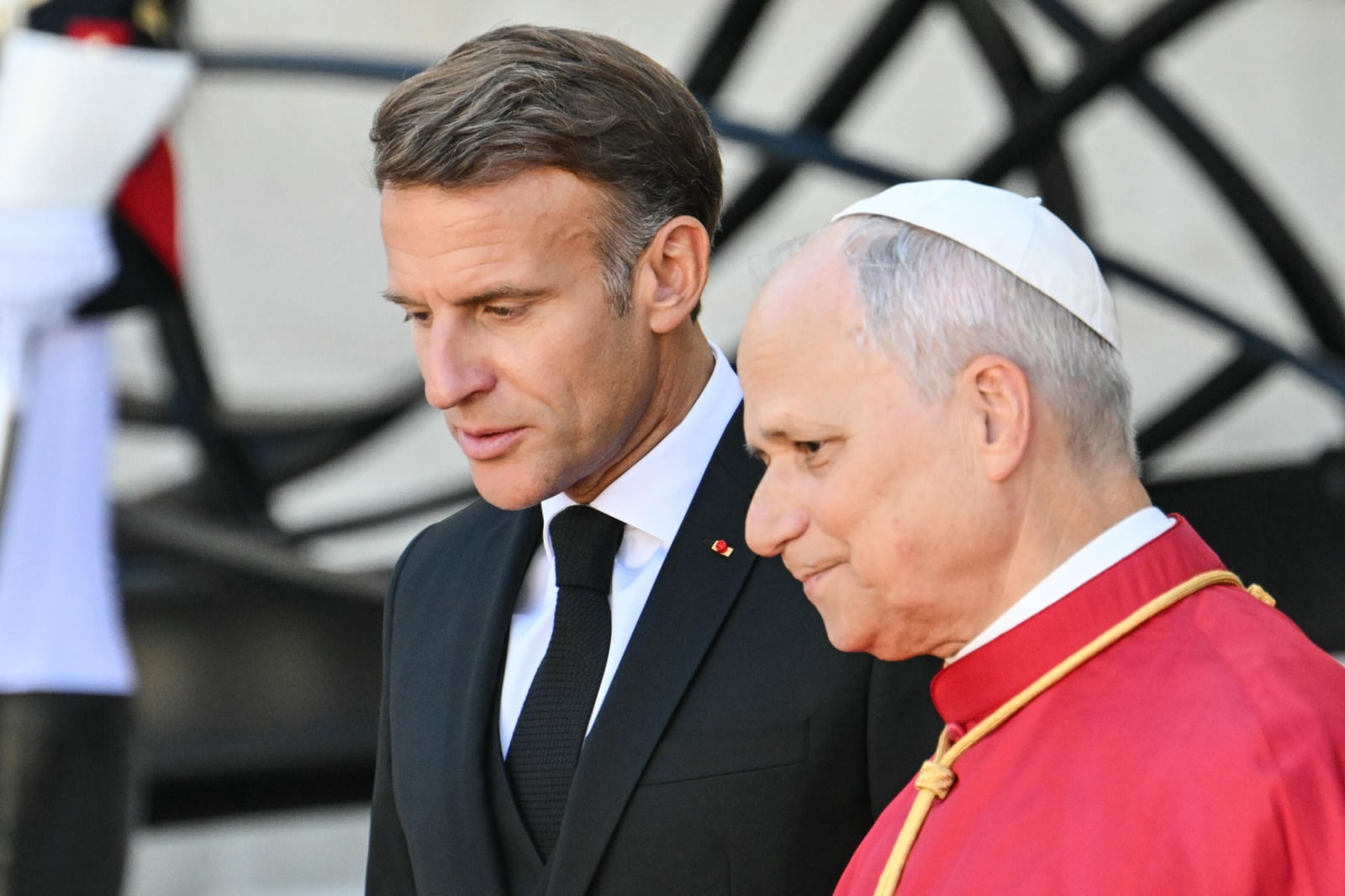 Francuska prasa: papież Leon XIV wzbudził entuzjazm i „zdał paryski test”