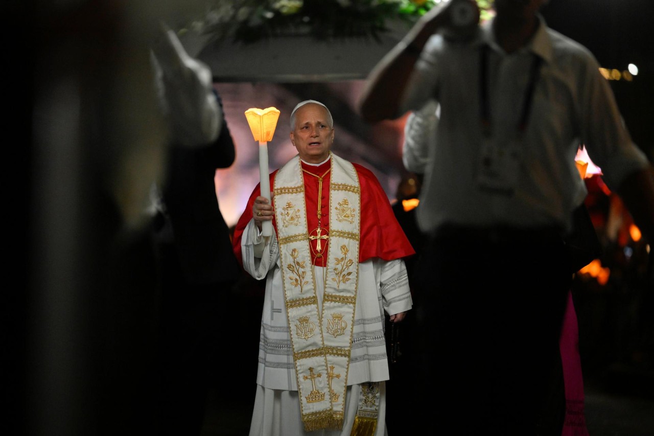 Lourdes: papież na modlitwie różańcowej i procesji ze świecami [+GALERIA, WIDEO]