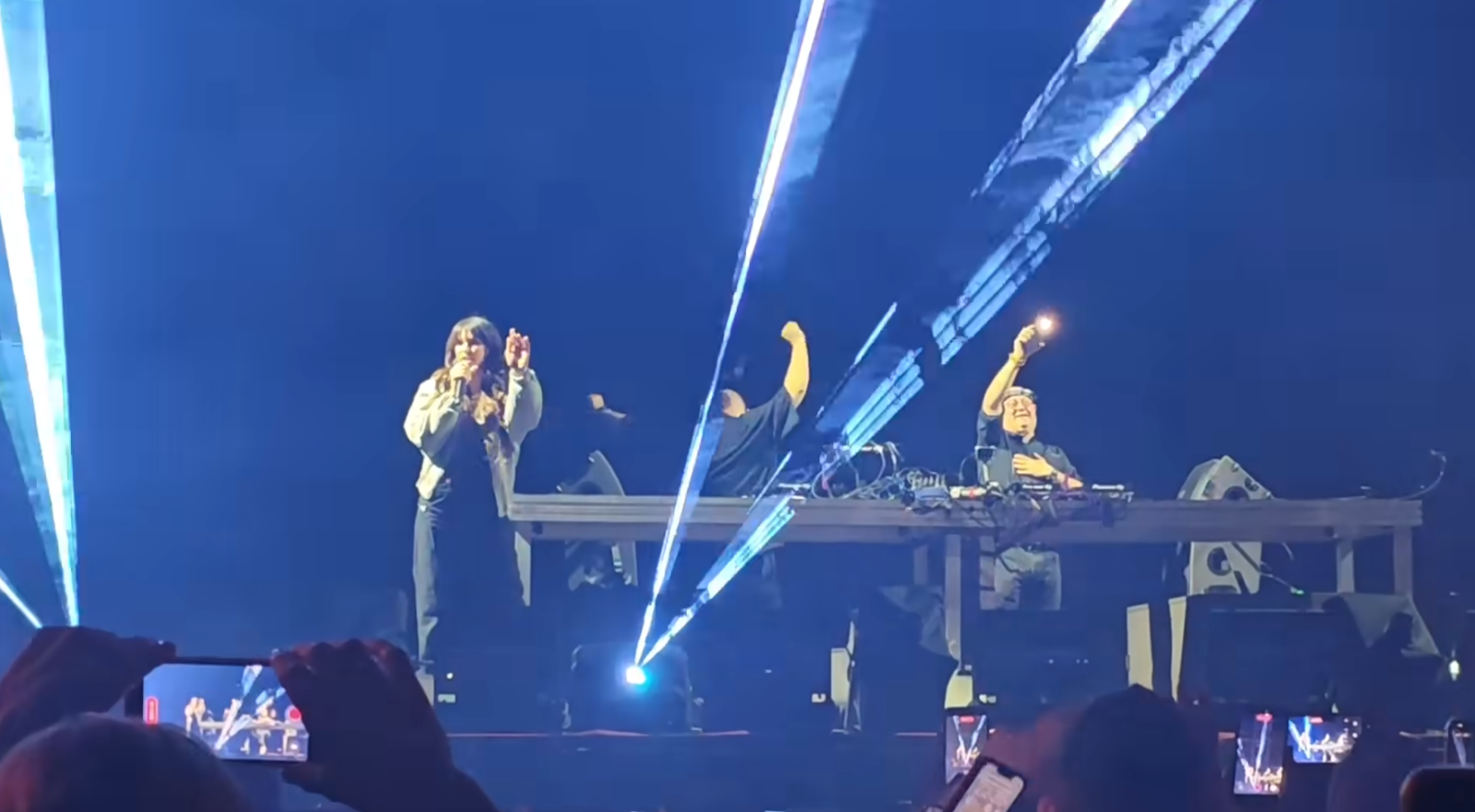 Sylwia Grzeszczak i Padre Guilherme razem na scenie. Artystka zaśpiewała „Pan jest pasterzem moim” w wersji techno