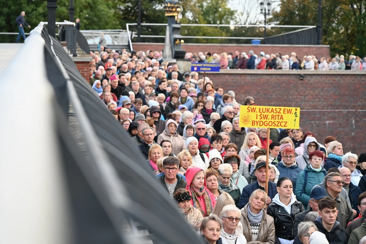 Modlitwa o pokój, owoce synodu i powołania. Pielgrzymka Diecezji Bydgoskiej na Jasną Górę