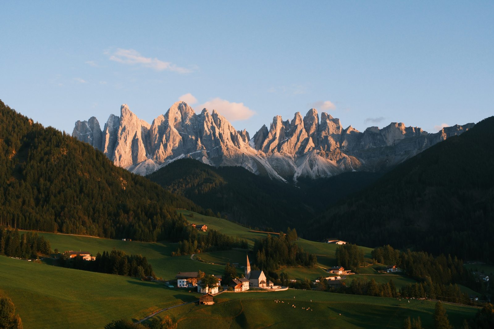 Włochy: setki niewybuchów wyłaniają się z lodowców w Dolomitach