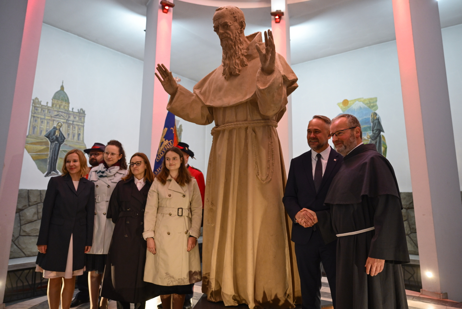 W kościele pw. św. Antoniego w Gdyni odsłonięto pomnik św. Maksymiliana Marii Kolbego [+GALERIA]