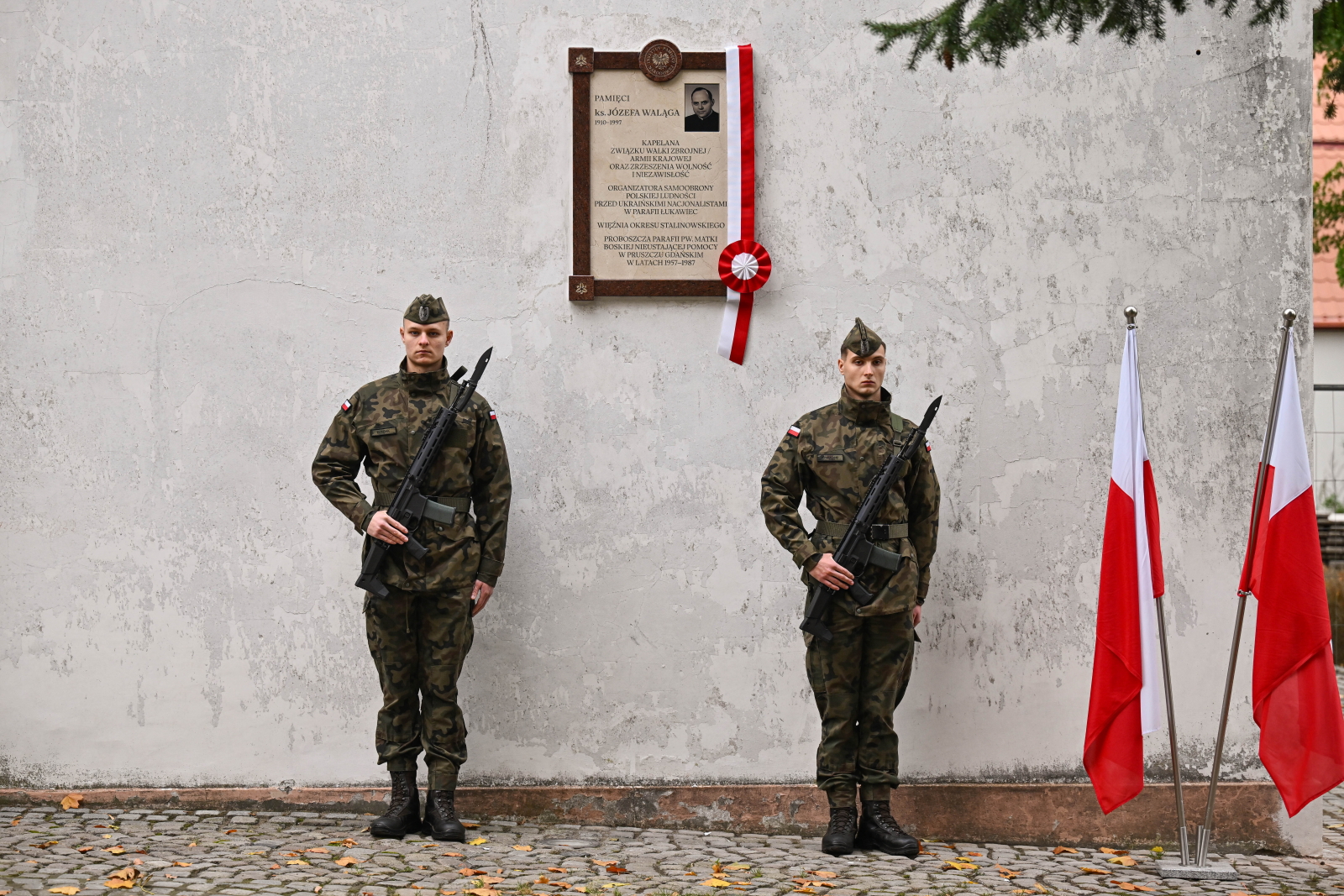 Odsłonięto tablicę upamiętniającą ks. Józefa Waląga – kapelana AK i działacza WiN [+GALERIA]