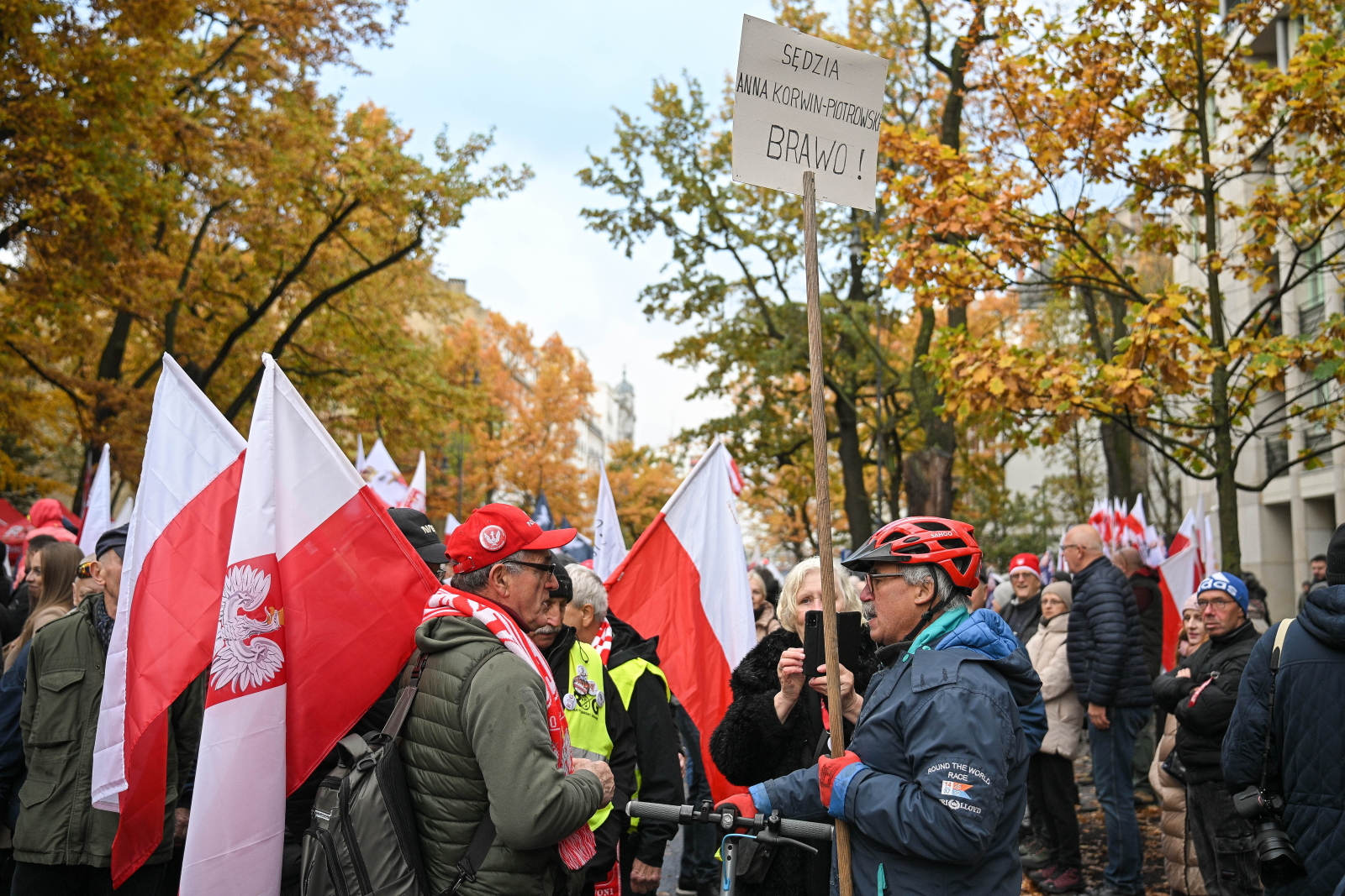 Biskupi apelują o rozwagę i modlitwę w intencji ojczyzny