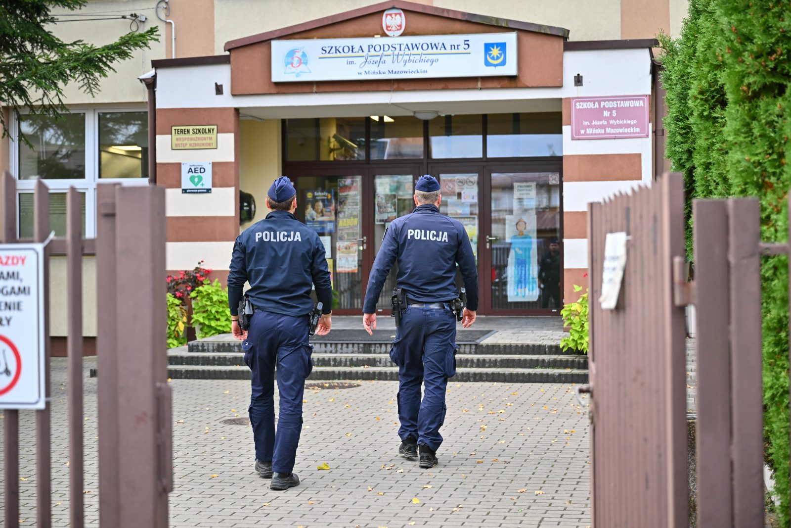 Policja kontroluje placówki oświatowe. 135 osób zatrzymanych