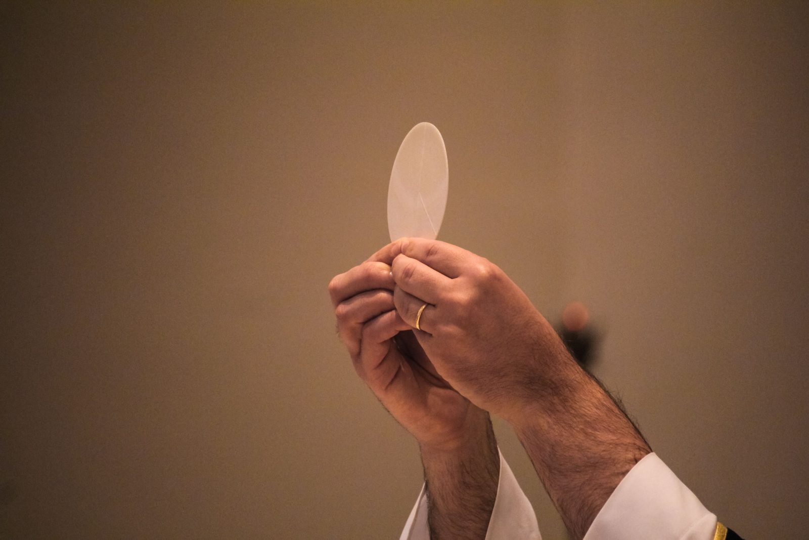 Cud eucharystyczny w Gwatemali? Specjaliści badają konsekrowaną hostię z plamami krwi