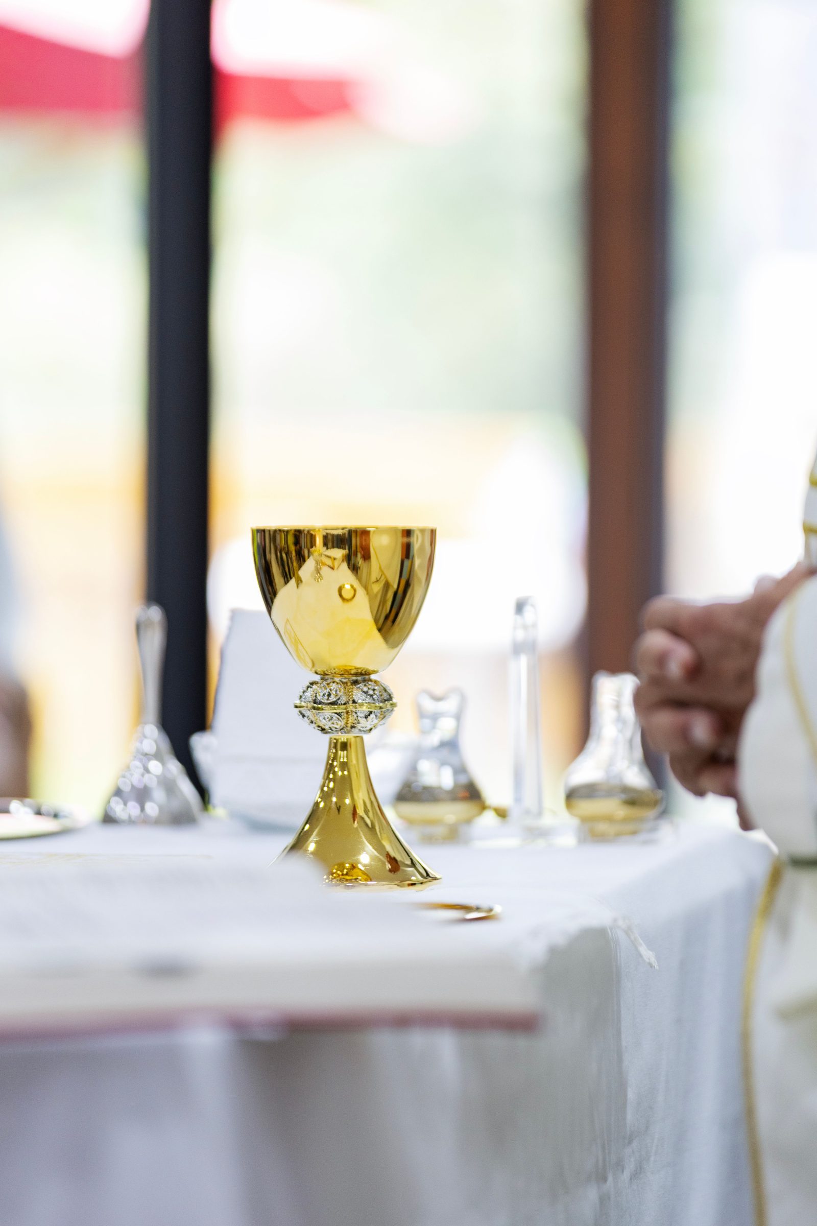 Jakie błędy popełnił proboszcz parafii w Grojcu? Kanonista wyjaśnia