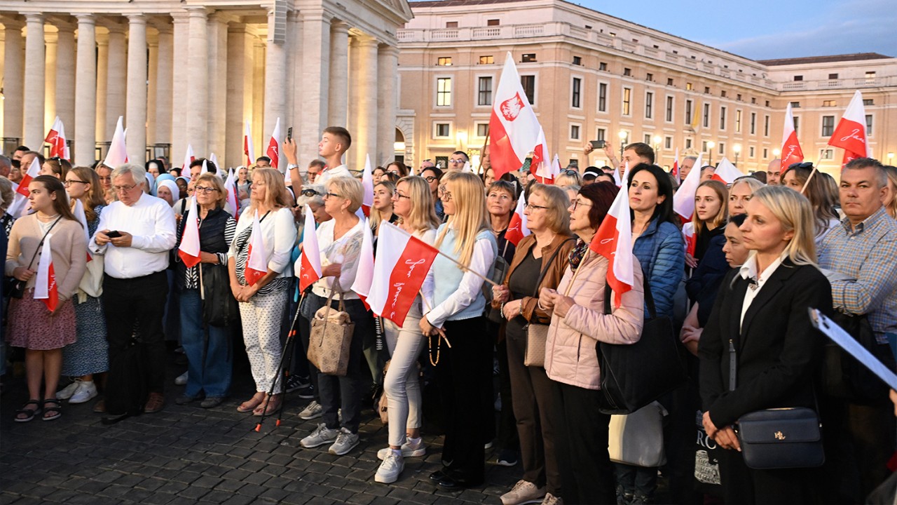Polacy na Placu św. Piotra w Watykanie będą modlić się za Leona XIV